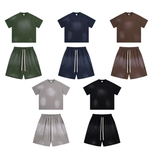 Conjunto de verano retro para hombre con camiseta degradada y pantalones cortos con cordón