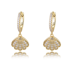 Elegant S925 sterling silver fan-shaped shell earrings with sparkling cubic zirconia