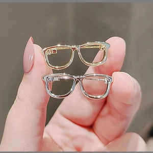 Eyeglasses Shape Alloy Brooch Vintage Mini Glasses Pin Anti Exposure Decorative Lapel Jewelry Accessory For Women