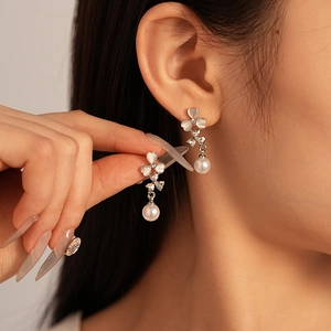 Boucles D'oreilles Pendantes Künstliche Perle Fleur Avec Faux Oeil De Chat Strass Alliage 925 Sterling Argent Tige Élégant Pour Femmes