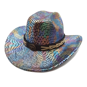 Chapeau De Cowboy Occidental Pour Femmes Avec Texture Peau De Serpent Irisée Et Insigne Tête De Taureau Bord Large