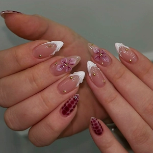 Press On Nails With 3D Flower Artificial Pearl Rhinestone Elegant French Artificial Manicure Tips For Women