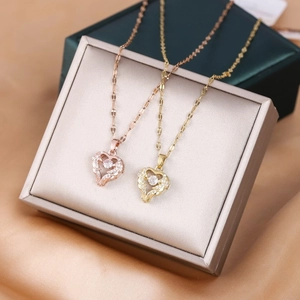 Minimalist Titanium Steel Heart Pendant Necklace For Women Zirconia Inlaid Clavicle Chain Elegant Korean Style Jewelry Accessory