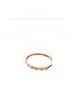 Détail du bracelet en or rose avec pierres oeil de chat et zircons pesant 17,6g