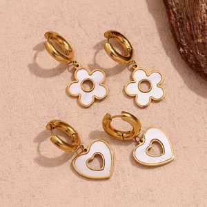 Mother Of Artificial Pearl Shell Heart Flower Dangle Hoop Earrings 18K Gold Plated Stainless Steel Elegant Jewelry For Women