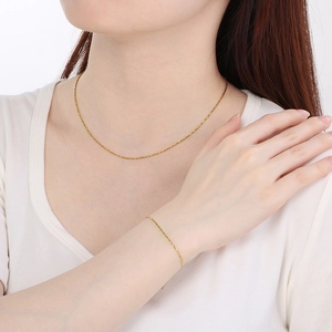 Adjustable 18K gold plated stainless steel necklace and bracelet set on female model