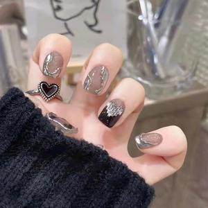 Stile Ins Irregolare Specchio Cuore Traforato Nero Sfumato Unghie Finte Plastica ABS Strass Perle Artificiali Lega Donna