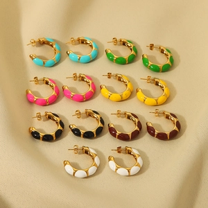 Minimalist gold-plated C-shaped stainless steel hoop earrings in seven vibrant colors