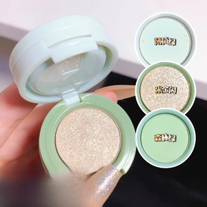 Vue détaillée de la palette blush 3 couleurs aux tons mats menthe et vert forêt