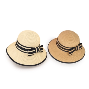 Chapeaux de soleil en paille à large bord pour femmes avec nœud rayé noir et blanc en beige