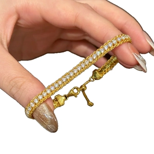 Bracelet chaîne géométrique vintage en or avec cristaux blancs et fermoir réglable