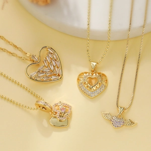 Collana Con Pendente A Cuore Rame Placcato Oro Con Zircone Ala Svuotata Mamma Lettera Design Gioielli Di Moda Per Donne