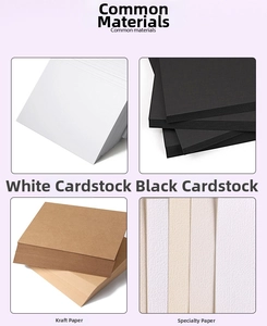 Détail de quatre types de papier: carte blanche, carte noire, kraft et papier texturé spécial