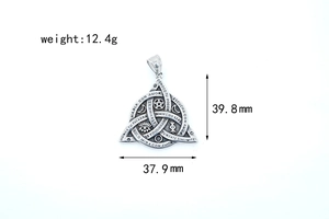 Dettaglio del ciondolo bussola vichinga in argento con dimensioni e peso specificati