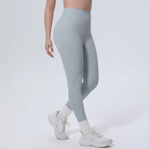 Detail der hoch taillierten Yoga-Leggings in Hellgraublau mit nahtlosem Schnitt