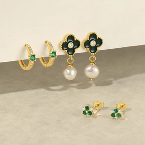 Detail of S925 silver earrings with green zircon, black clover, and freshwater pearls