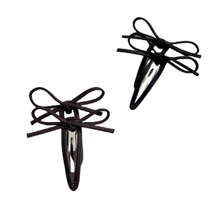 Lot de deux barrettes à cheveux papillon en similicuir noir avec clip en métal