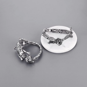 Bracciali punk vintage con leopardo e drago in acciaio al titanio da uomo finitura argento
