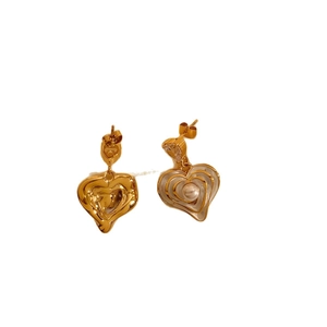 Asymmetric heart stud earrings in liquid gold finish with white enamel and pearl accent