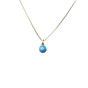 Collana dorata con ciondolo rotondo a forma di occhio blu dal design minimalista