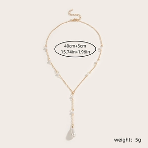 Detailed view of gold pearl tassel necklace with 40+5cm length and 5g weight specifications