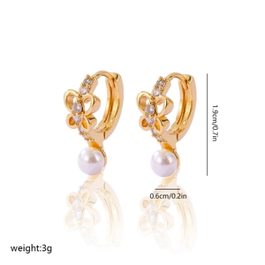 Detailed view of butterfly gold earrings with white pearls and zircons, size 1.9cm x 0.6cm