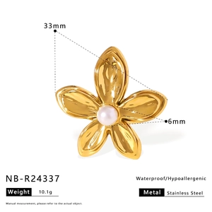 Detail view of flower ring dimensions showing 33mm diameter and pearl inlay texture