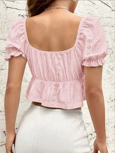 Roze bohemian crop top met ajour borduursel, ruches aan de mouwen en gesmokte details