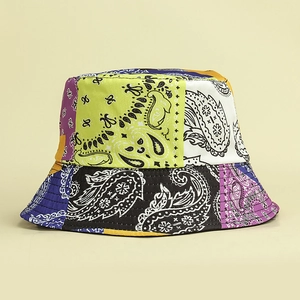 Bob pour femme avec motif patchwork paisley coloré idéal pour les sorties en plein air