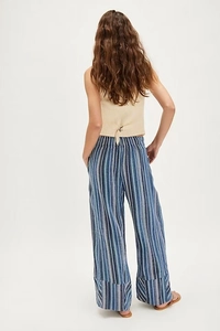 Vue arrière du pantalon large à taille haute avec rayures verticales bleues et blanches