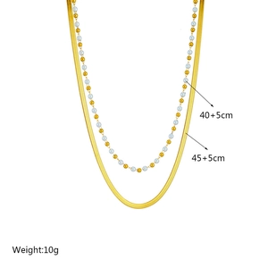 Detailansicht der zweilagigen Gold-Schlangenkette und Perlenkette mit Längenmaßen