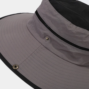 Chapeau de randonnée séchage rapide à large bord, design mesh gris foncé et boutons métal