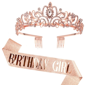 Ensemble couronne et écharpe d'anniversaire or rose avec strass blancs sur blanc