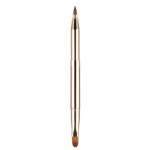 Makro-Detail des ausziehbaren Lippen- und Concealer-Pinsels in Roségold für präzises Make-up