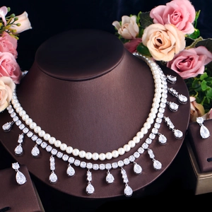 Double-layer necklace and earrings set with white pearls and sparkling teardrop zircons
