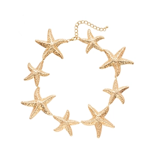 Minimalist textured gold starfish choker necklace with adjustable link chain for women