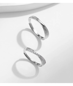 Macro detail of silver Mobius rings with twisted band and clear zircon inlay