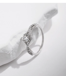 Macro detail of V-shaped crown engagement ring in silver with moissanite diamonds
