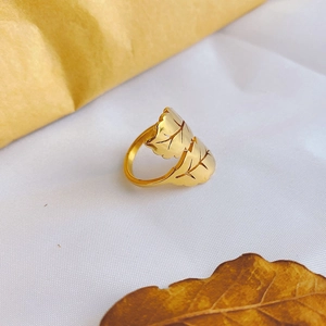 Minimalist 18k gold titanium steel open leaf ring featuring overlapping foliage design