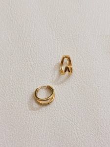 Macro shot of S925 sterling silver gold-plated V-shaped hoop earrings with hallmark