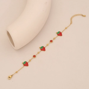 Bracciale in acciaio dorato con ciondoli a fragola rossi e perline rotonde chic