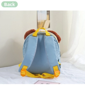 Vista posteriore dello zaino impermeabile azzurro per bambini con spallacci gialli regolabili