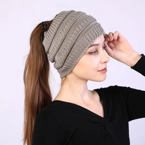 Detail of grey knitted ponytail headband showing the warm thick yarn and functional top opening