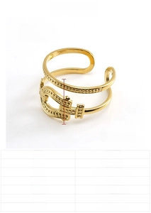 Detail view of 18K gold plated horsebit ring with 12mm height and 1.76g weight specs