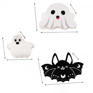 Detailed size chart for white ghost and black bat claw clips with dimensions and weights