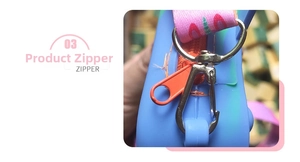 Detail showing smooth zipper and sturdy carabiner on a blue silicone kid shoulder bag