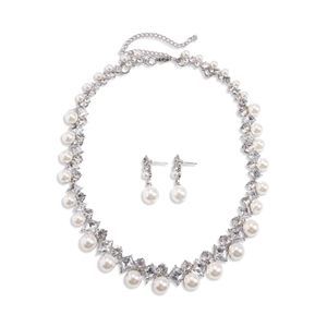 Parure de bijoux argentée élégante avec perles blanches, cristaux carrés et boucles