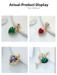 Détails de pendentifs cœurs luxueux plaqués or avec zircons émeraude, rubis et violets