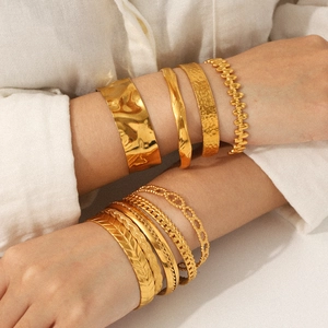 Ensemble de bracelets joncs et chaînes en acier inoxydable plaqué or 18 carats