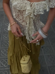 Irregular lace拼接 off-shoulder top with ribbons and mustard pleated skirt outfit